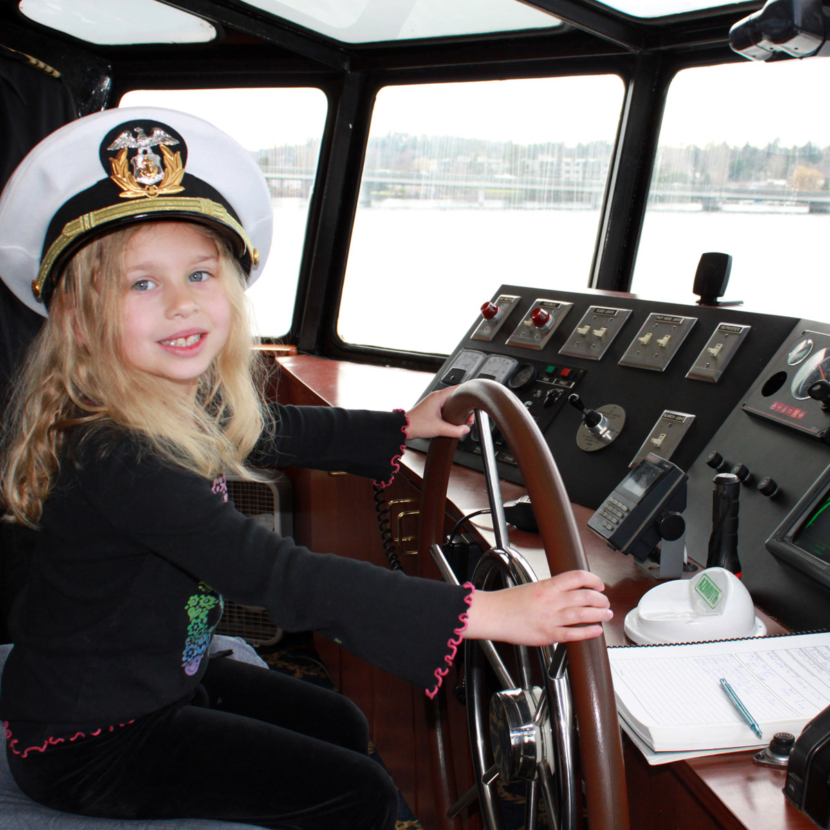Young-Captain-sq-250×250 Young-Captain-sq-250×250